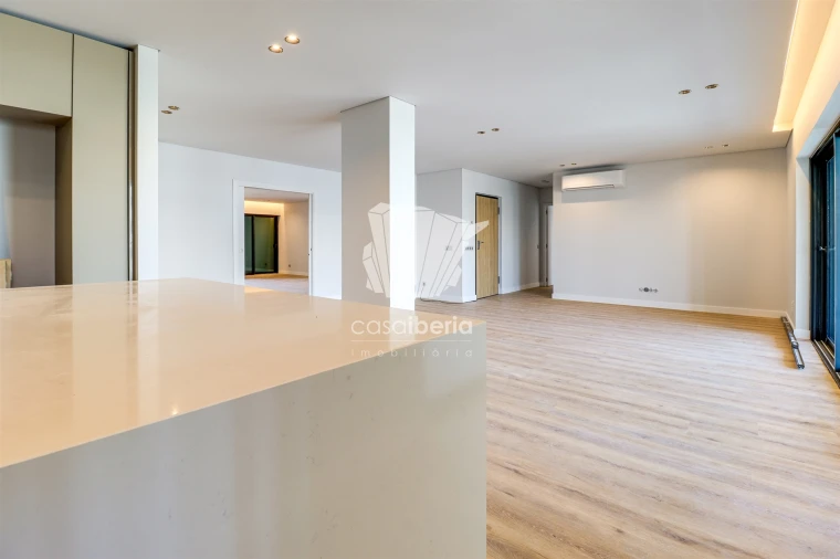 Apartamento T5 para Venda em Faro (Sé e São Pedro) Foto 10