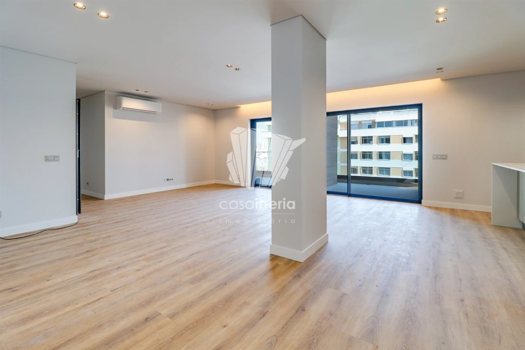 Apartamento T5 para Venda em Faro (Sé e São Pedro) Foto 7