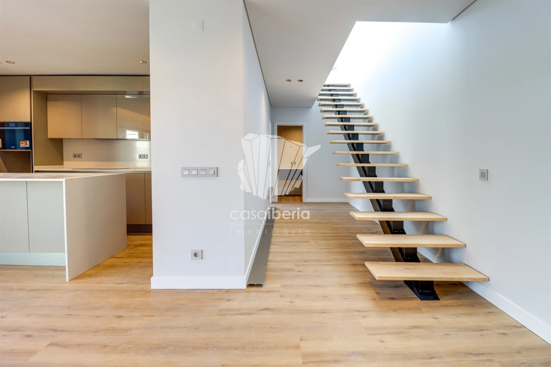 Apartamento T5 para Venda em Faro (Sé e São Pedro) Foto 3