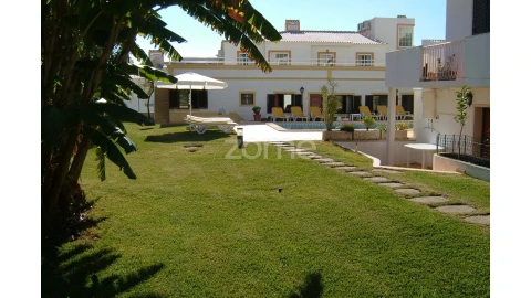 Moradia T11 para Venda em Albufeira e Olhos de Água