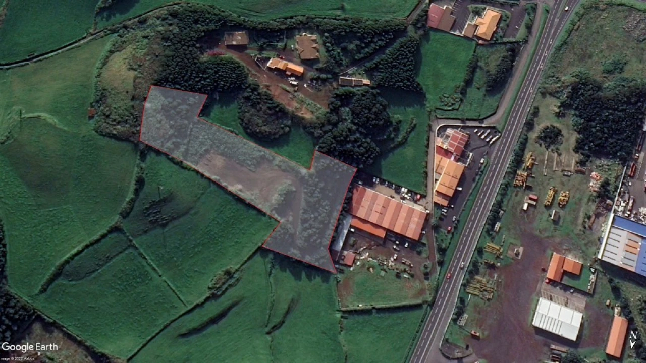 Terreno Comércio / Armazém para Venda em Pico da Pedra Planta 2