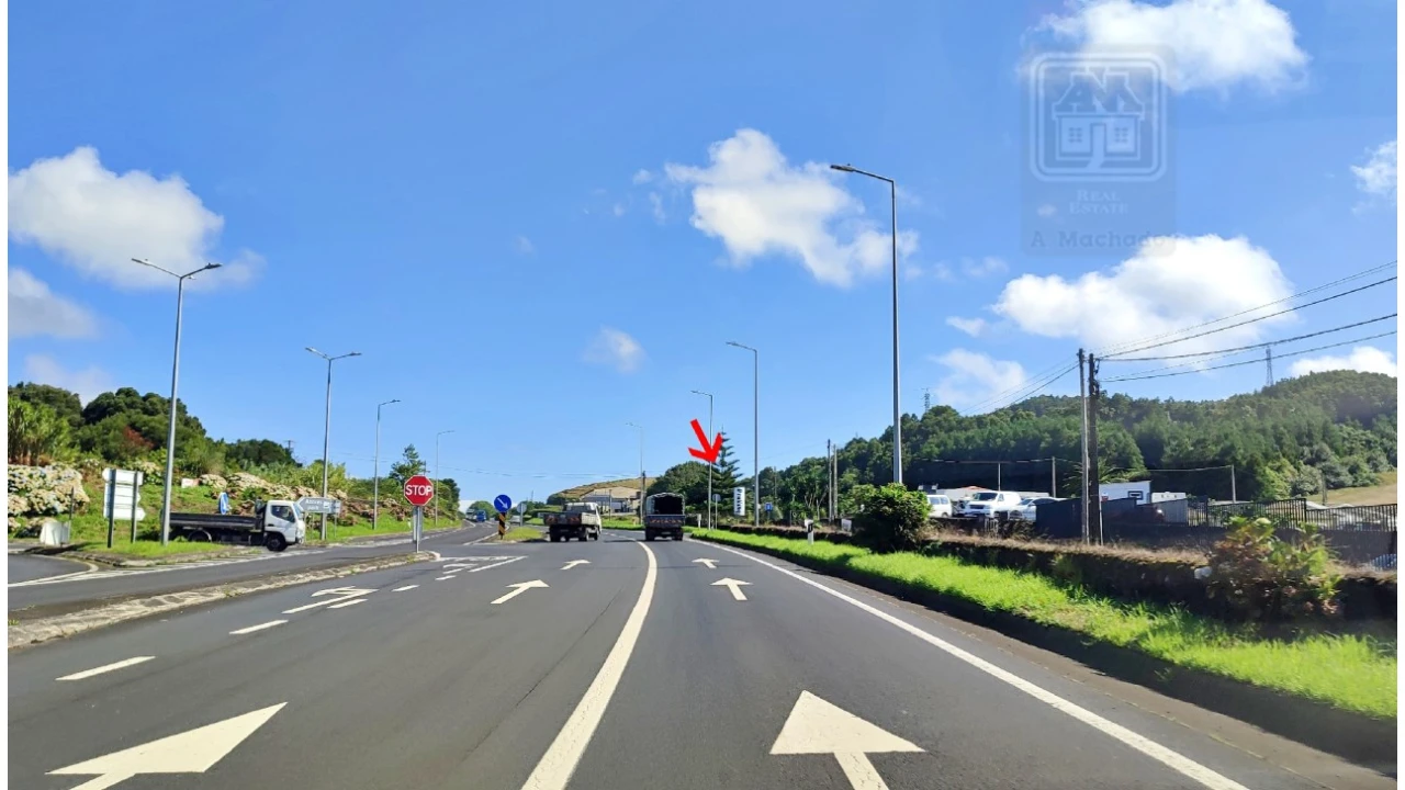 Terreno Comércio / Armazém para Venda em Pico da Pedra Foto 2