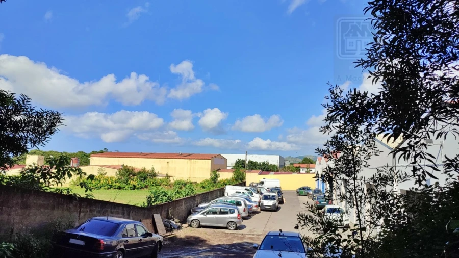 Terreno Comércio / Armazém para Venda em Pico da Pedra Foto 4