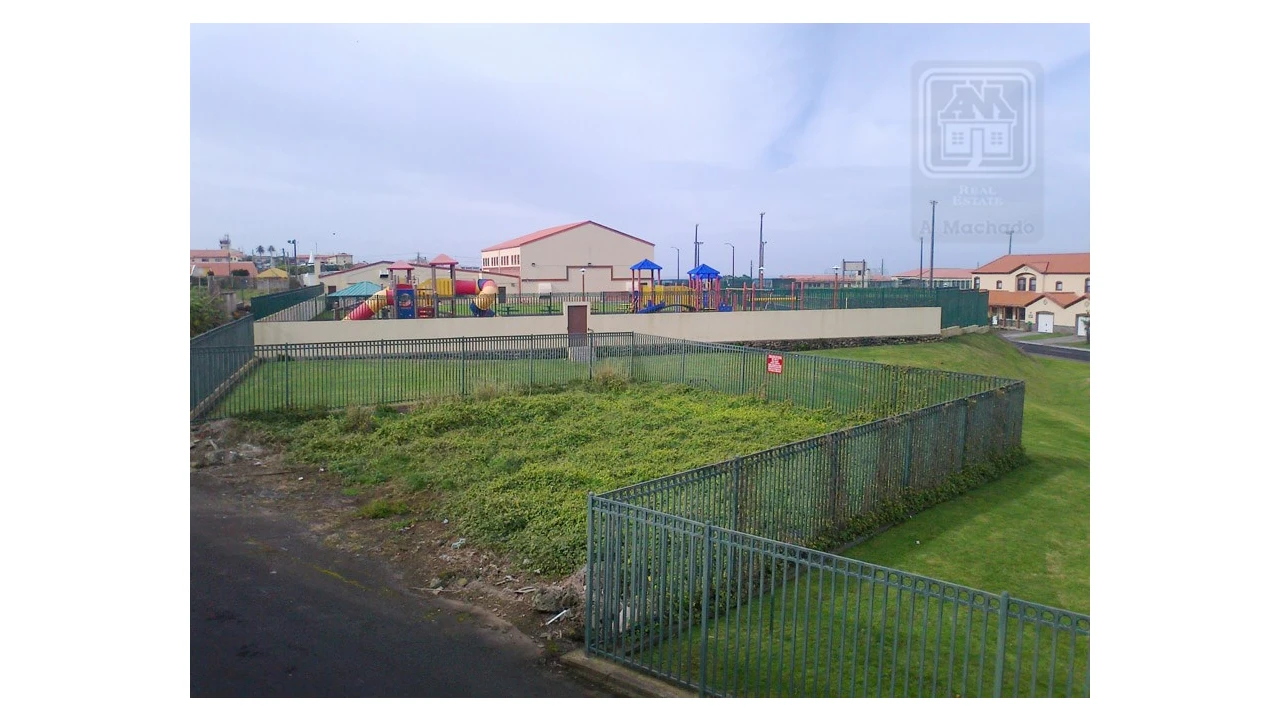 Terreno para Venda em Praia da Vitoria (Santa Cruz) Foto 2