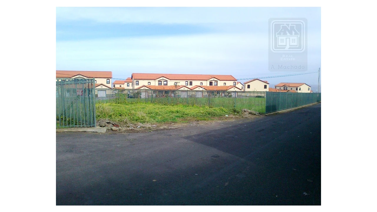 Terreno para Venda em Praia da Vitoria (Santa Cruz) Foto 3