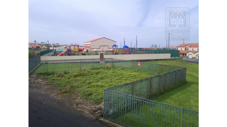 Terreno para Venda em Praia da Vitoria (Santa Cruz) Foto 2
