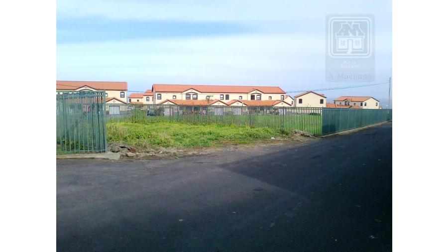Terreno para Venda em Praia da Vitoria (Santa Cruz) Foto 3
