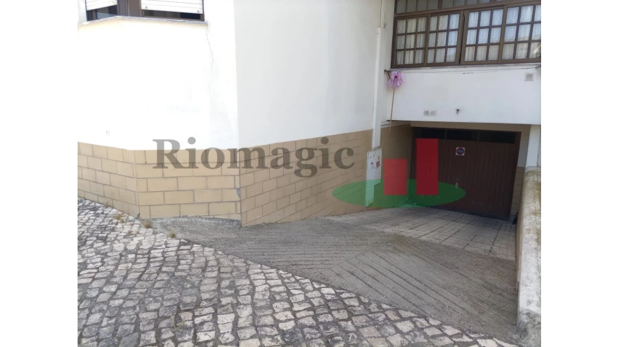 Garagem para Venda em Rio Maior