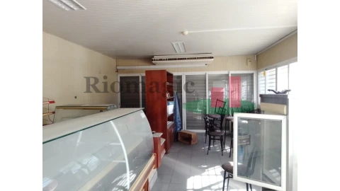 Negócio para Venda em Romeira e Várzea