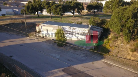 Negócio para Venda em Romeira e Várzea