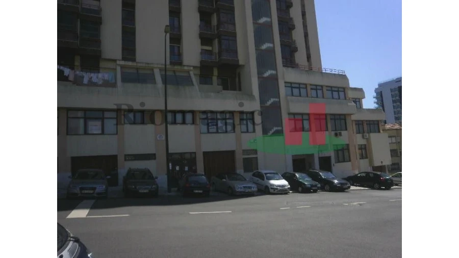Escritório para Arrendamento em Ajuda