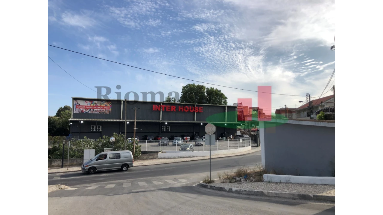 Loja para Venda em Pontinha e Famões Foto 4