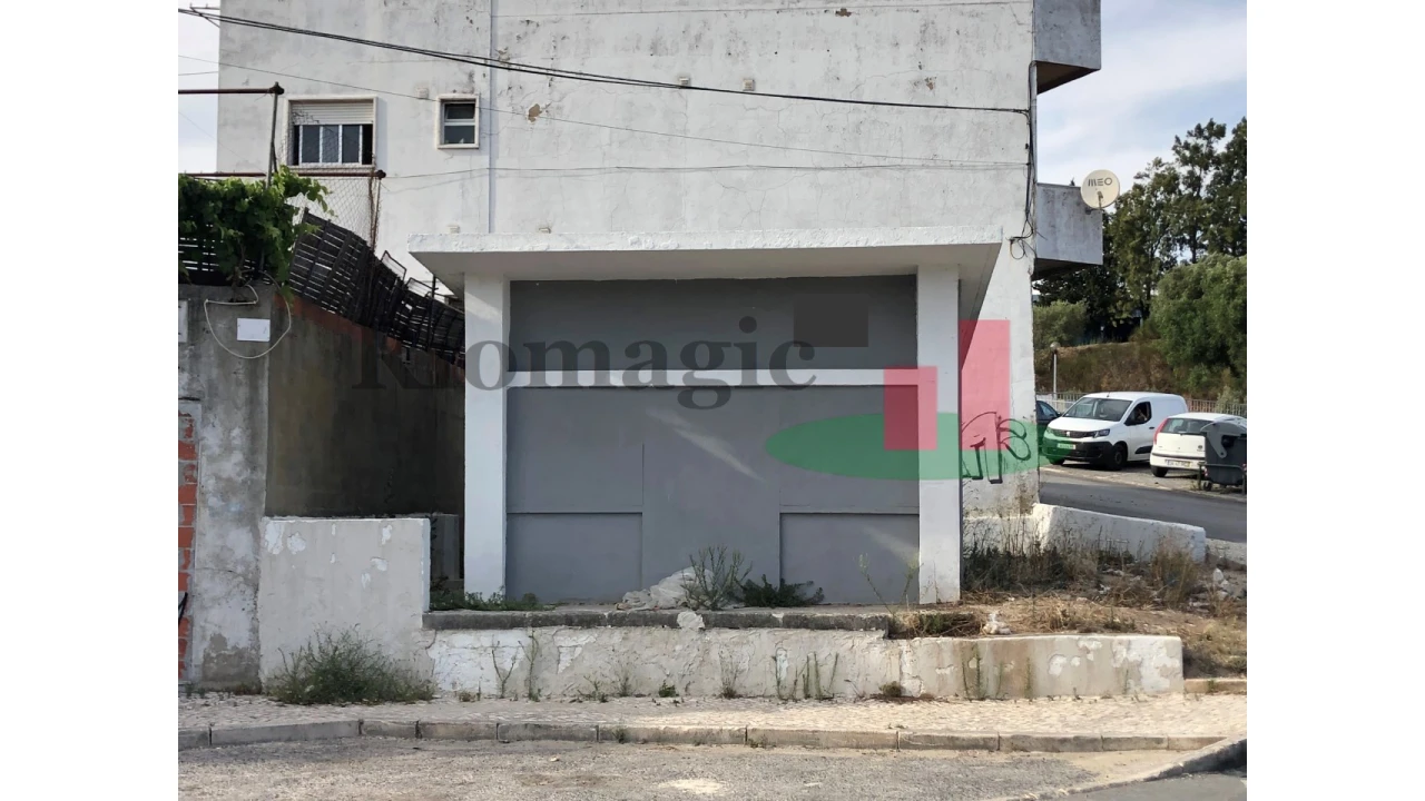 Loja para Venda em Pontinha e Famões Foto 2