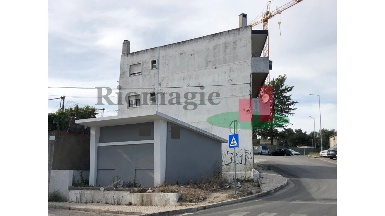 Loja para Venda em Pontinha e Famões Foto 1