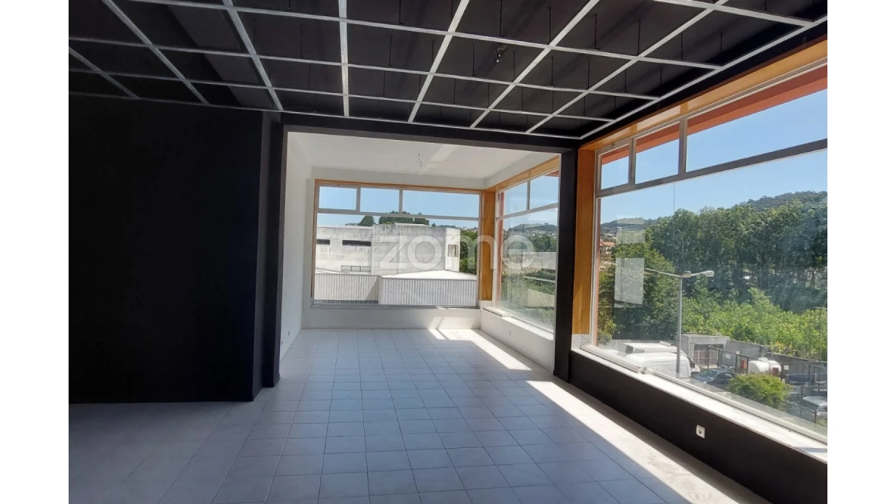 Negócio para Venda em Rebordosa Foto 1