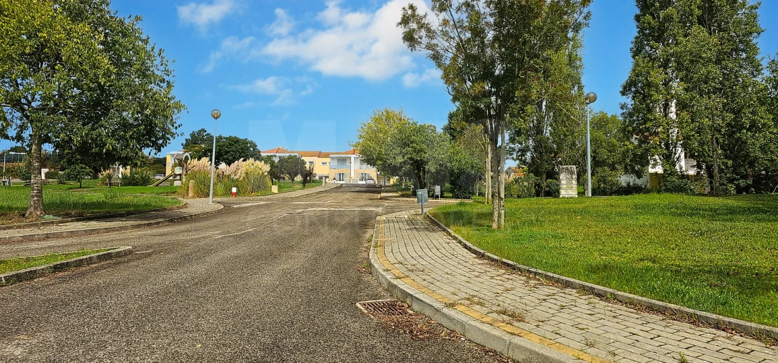 Terreno para Venda em Campelos e Outeiro da Cabeça Foto 2