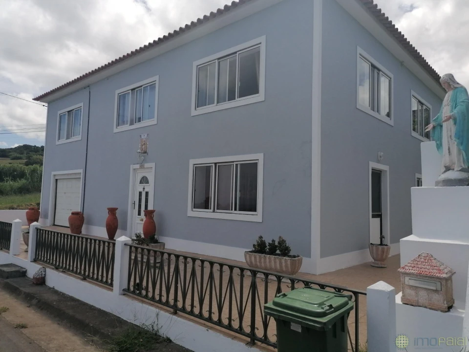 Moradia T4 para Venda em Cedros Foto 4