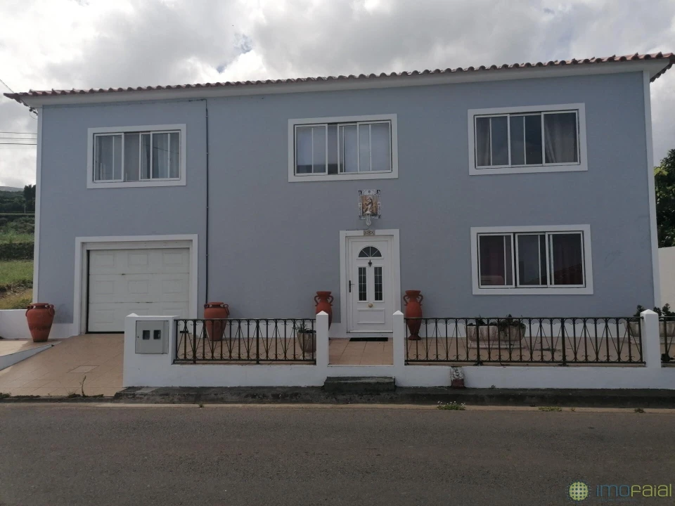 Moradia T4 para Venda em Cedros Foto 2