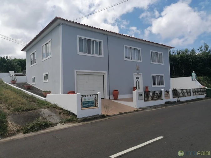 Moradia T4 para Venda em Cedros Foto 3