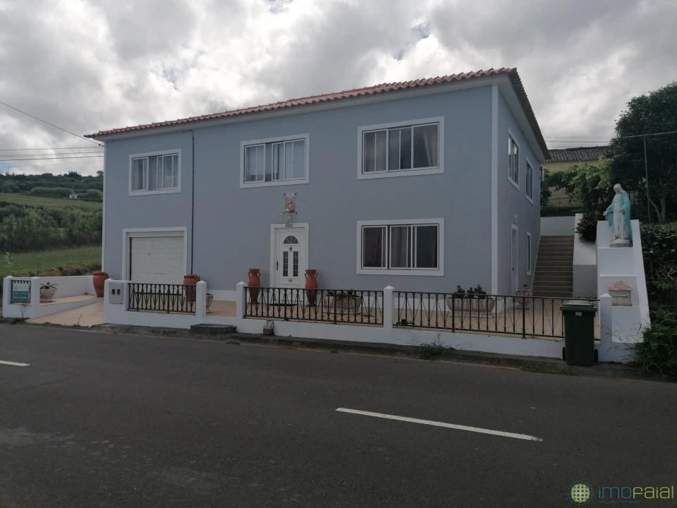 Moradia T4 para Venda em Cedros Foto 1