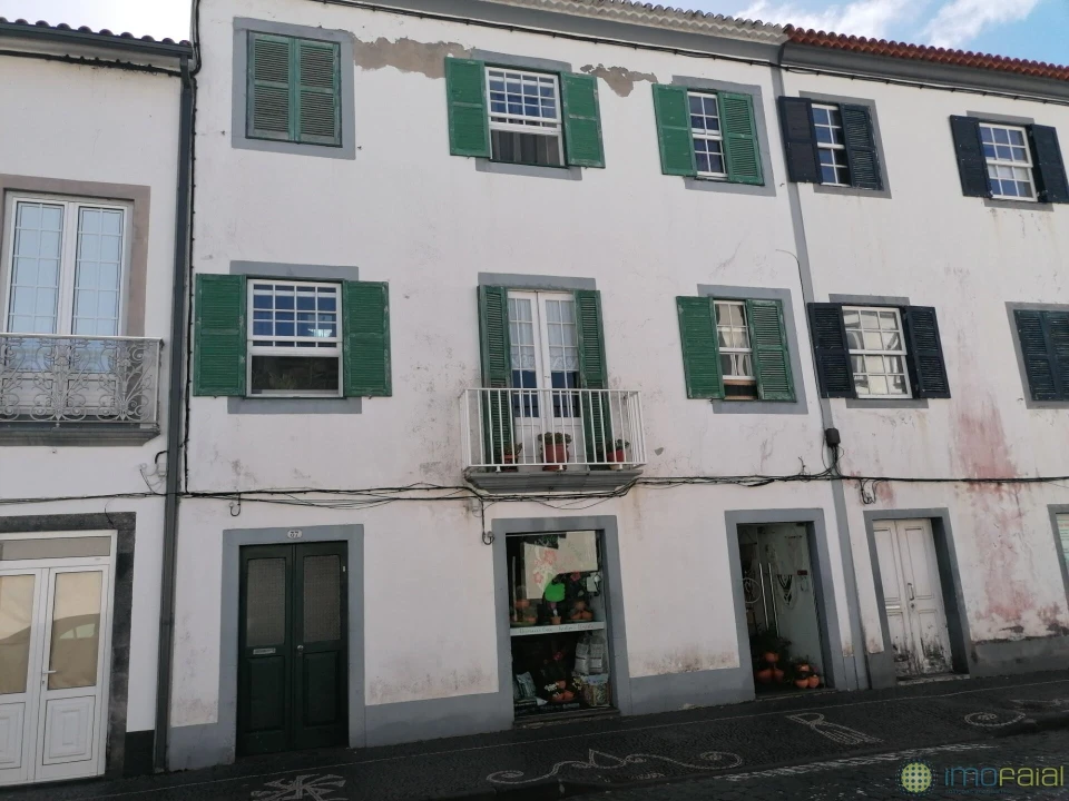 Moradia T4 para Venda em Horta (Matriz) Foto 1