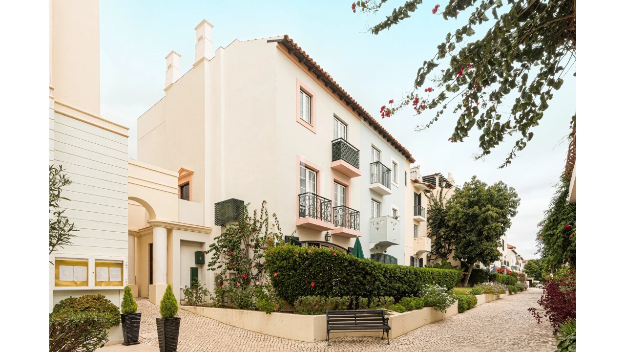 Apartamento T3 para Arrendamento férias em Quarteira Foto 2