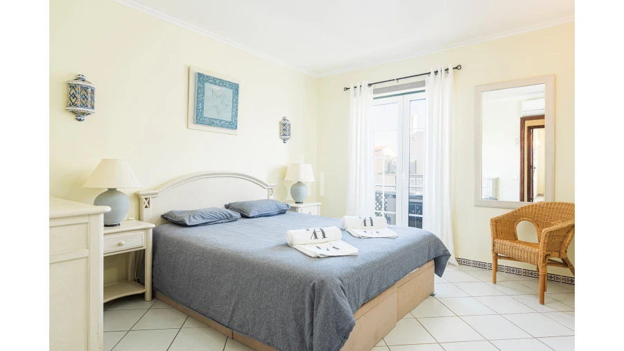 Apartamento T3 para Arrendamento férias em Quarteira Foto 16