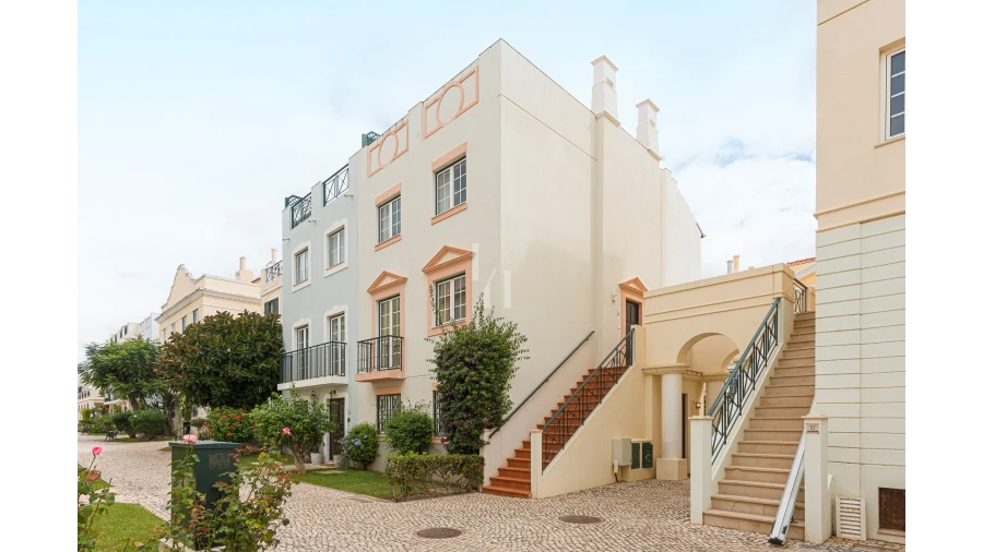 Apartamento T3 para Arrendamento férias em Quarteira Foto 1