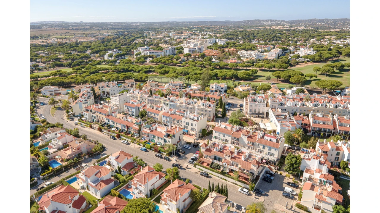 Apartamento T3 para Arrendamento férias em Quarteira Foto 33