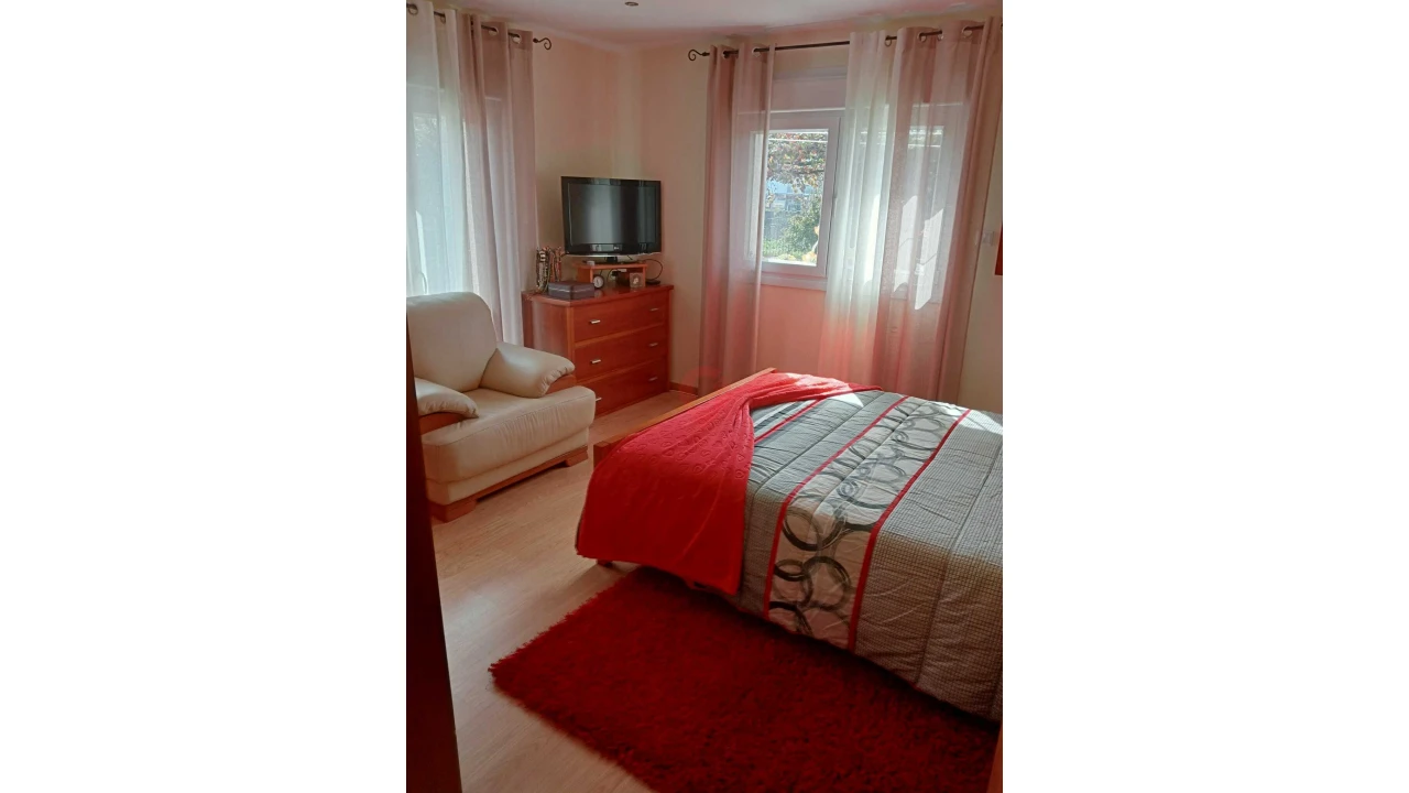 Moradia T5 para Venda em Mazedo e Cortes Foto 9