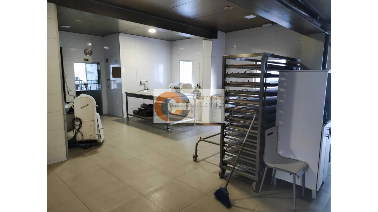 Negócio para Arrendamento em Caldelas Foto 2