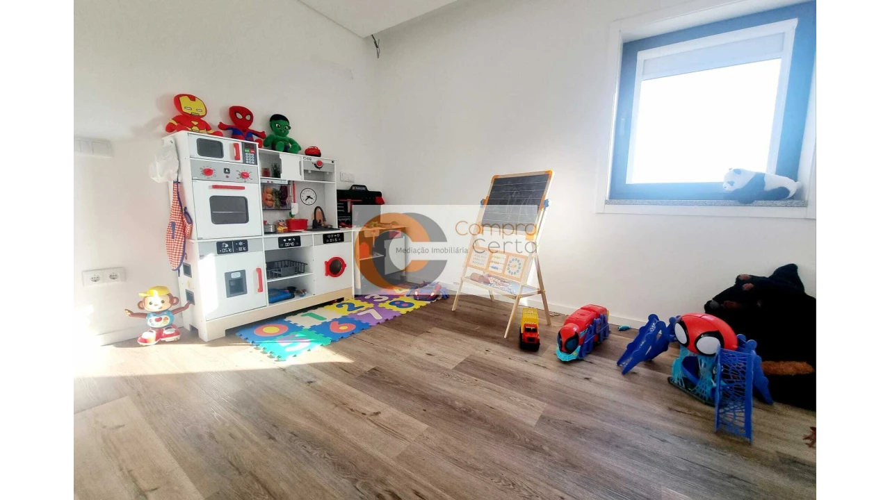 Moradia T4 para Venda em Delães Foto 11