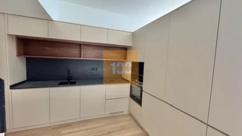Apartamento para Venda em Cedofeita, Santo Ildefonso, Sé, Miragaia, São Nicolau e Vitória