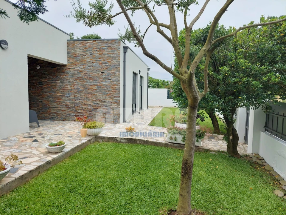 Moradia T3 para Venda em Antas Foto 1