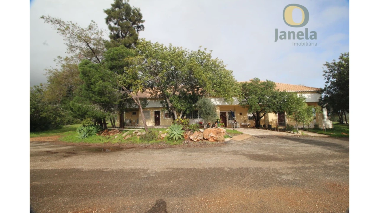 Moradia T3 para Venda em Santa Barbara de Nexe Foto 1