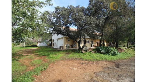 Moradia T3 para Venda em Santa Barbara de Nexe