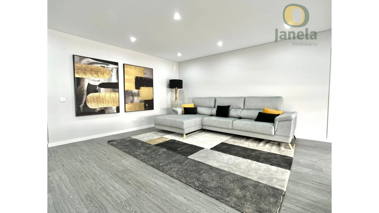 Apartamento T3 para Venda em Quelfes Foto 10
