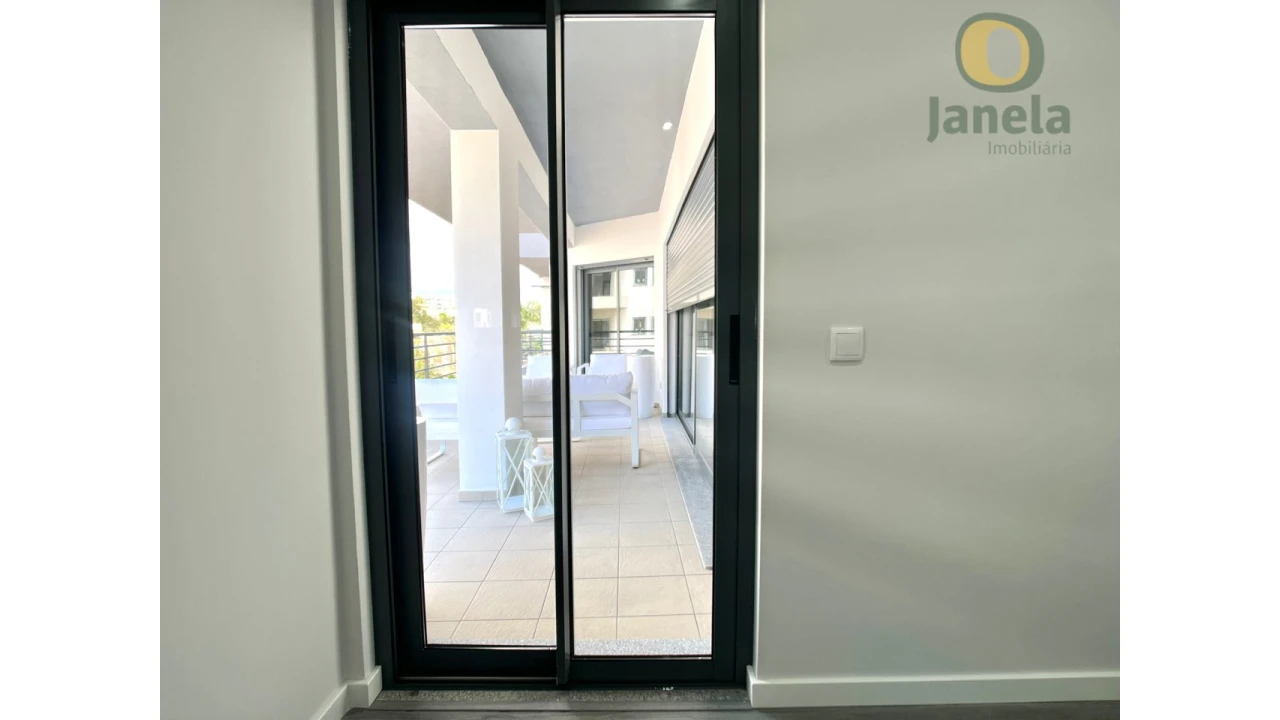 Apartamento T3 para Venda em Quelfes Foto 24