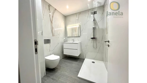 Apartamento T3 para Venda em Quelfes