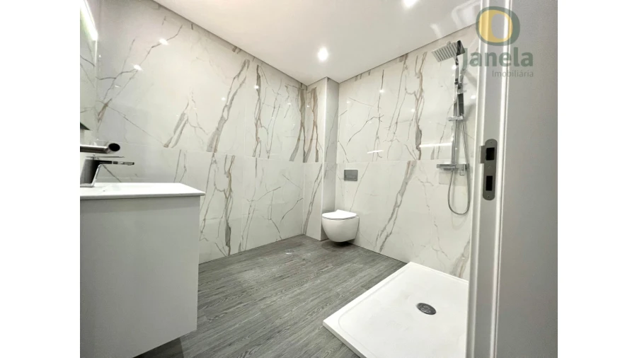 Apartamento T3 para Venda em Quelfes Foto 14