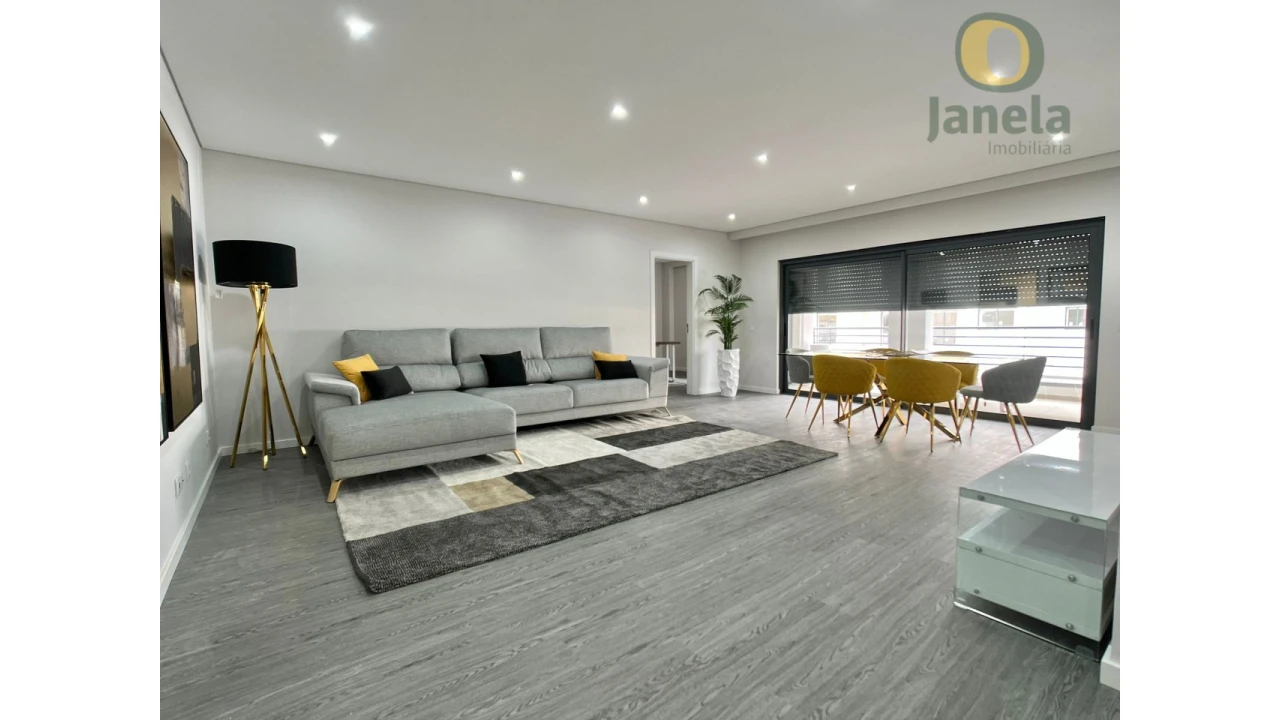 Apartamento T3 para Venda em Quelfes Foto 2
