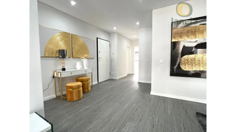 Apartamento T3 para Venda em Quelfes