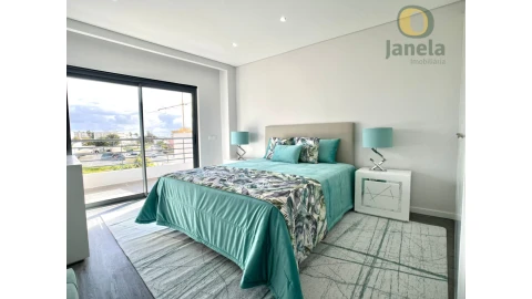 Apartamento T3 para Venda em Quelfes