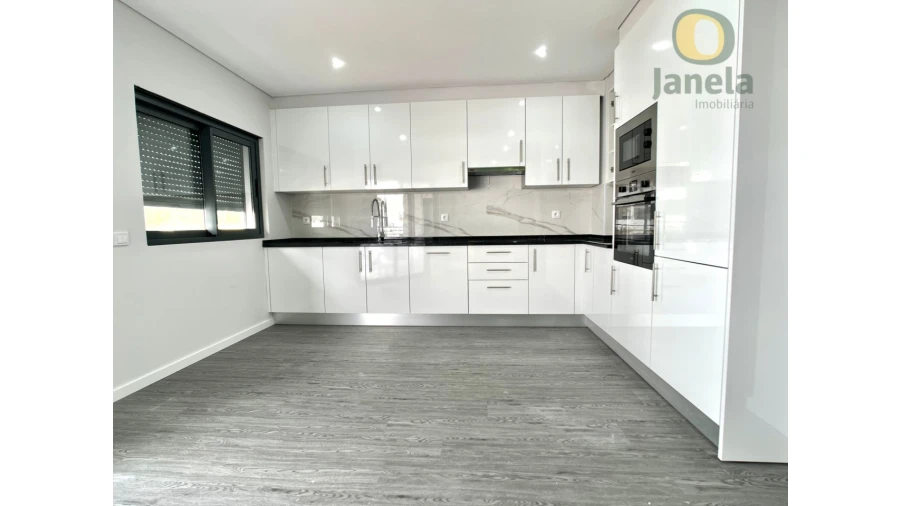 Apartamento T3 para Venda em Quelfes Foto 4
