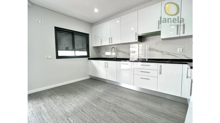 Apartamento T3 para Venda em Quelfes Foto 23
