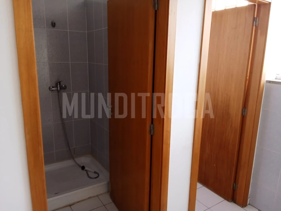 Armazém para Arrendamento em Tamel (São Verissimo) Foto 5