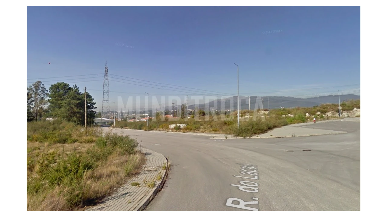 Terreno Comércio / Armazém para Venda em Monsul Foto 4