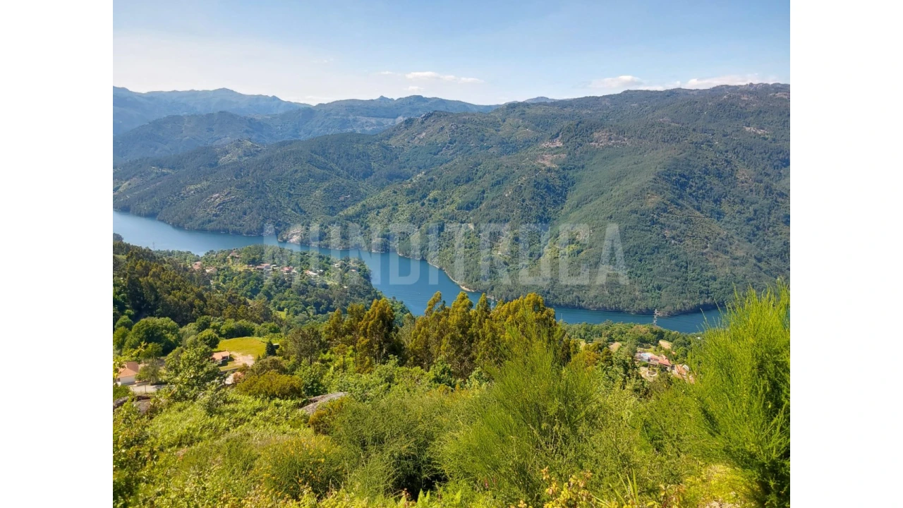 Terreno para Venda em Louredo Foto 2
