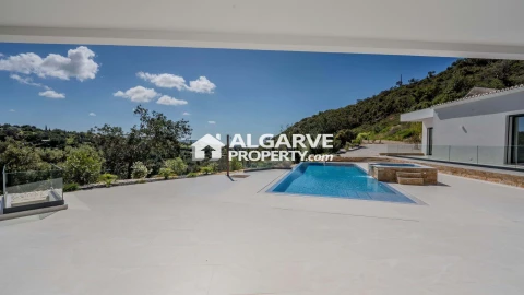 Moradia T4 para Venda em Loule (São Sebastião)