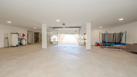 Moradia T4 para Venda em Loule (São Sebastião)